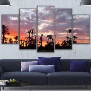 Décoration murale élégante avec motifs tropicaux