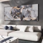 Œuvre abstraite aux nuances grises et dorées, décor contemporain