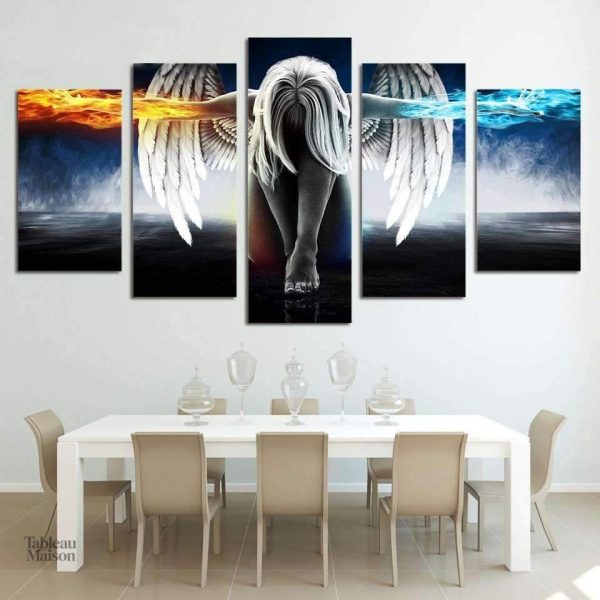 Représentation d'un ange de feu en couleurs vives