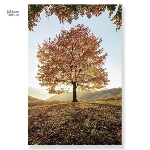 Peinture d'un arbre aux nuances automnales captivantes