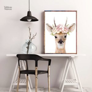 Art mural bébé avec un cerf en style doux et apaisant