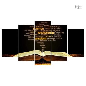 Tableau illustrant une Bible ouverte sur fond artistique