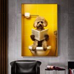 Décoration murale toilettes avec caniche nain