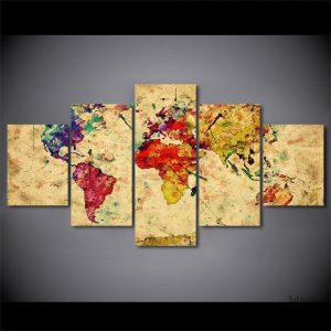 Carte du monde artistique avec couleurs vives