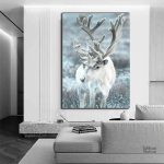 Illustration d'un cerf blanc sur fond artistique