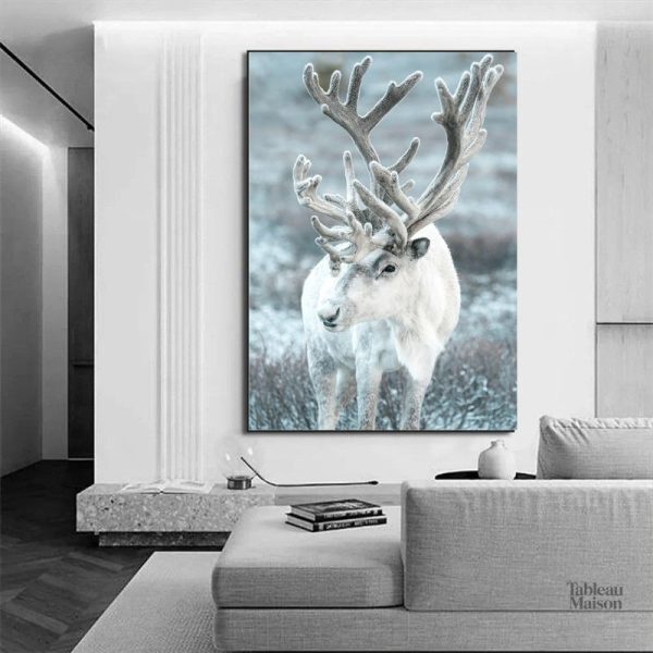 Illustration d'un cerf blanc sur fond artistique
