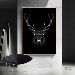 Tableau décoratif de cerf avec fond noir moderne