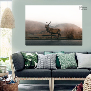 Décor mural montagneux avec cerf, ambiance naturelle apaisante
