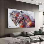 Art mural cheval aux couleurs vives pour embellir un espace