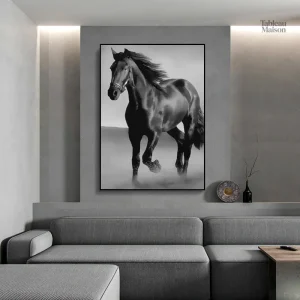 Tableau artistique de cheval noir sur fond minimaliste