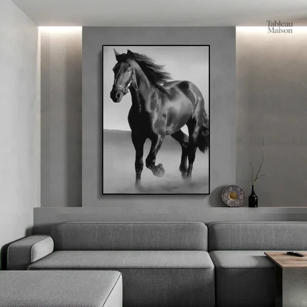 Tableau artistique de cheval noir sur fond minimaliste