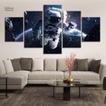 Art mural cosmique avec un astronaute stylisé