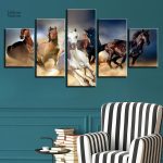 Illustration artistique de chevaux sauvages en pleine course