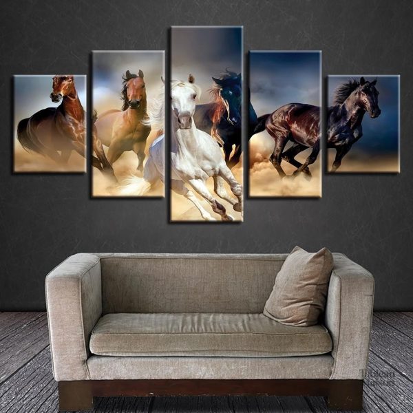 Tableau de chevaux en mouvement, capturant leur énergie