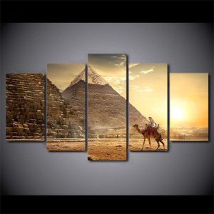 Tableau décoratif représentant des pyramides en couleurs vives