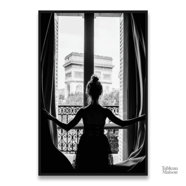 Art mural femme à la fenêtre, une touche de sérénité décorative