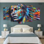Illustration abstraite de femme avec des couleurs vives