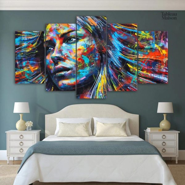 Illustration abstraite de femme avec des couleurs vives