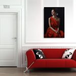 Détail d'une femme en robe rouge artistique