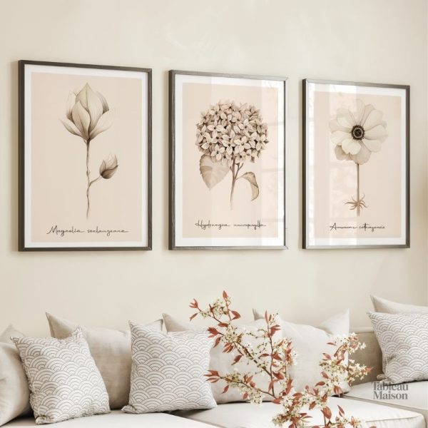 Fleurs stylisées sur fond épuré