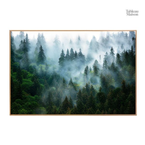 Art mural symbolisant la vie et la nature avec des sapins