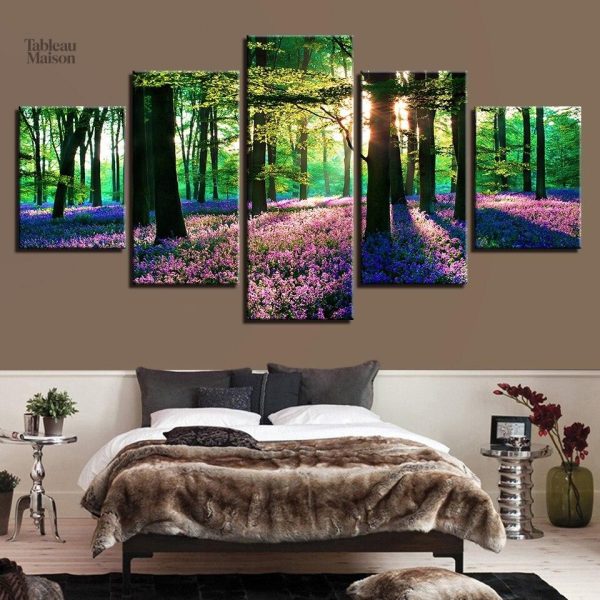 Détails d'un tableau inspiré par une forêt en fleurs