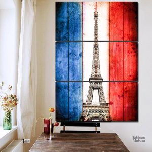 Tableau symbolisant la culture française avec des motifs emblématiques