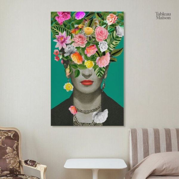 Œuvre artistique de Frida Kahlo ornée de fleurs délicates