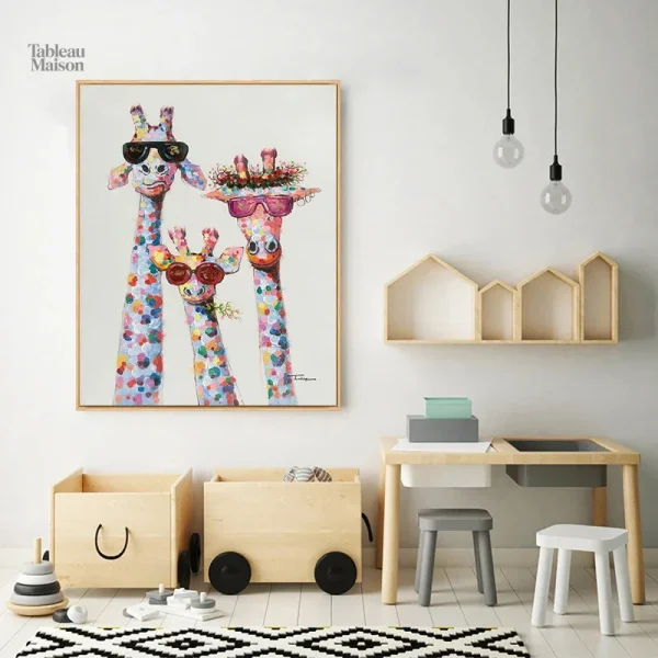 Art mural vibrant avec une girafe colorée