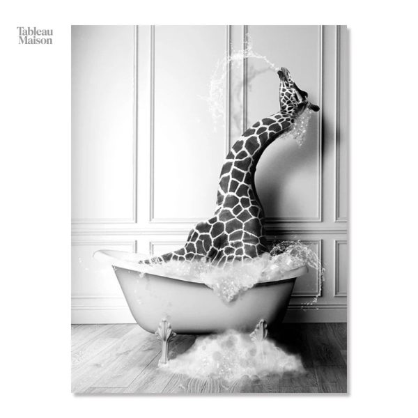 Oeuvre d'art d'une girafe relaxante dans l'eau