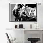 Tableau guitare en noir et blanc artistique