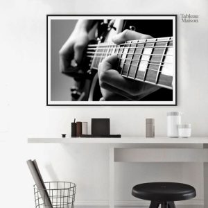 Tableau guitare en noir et blanc artistique