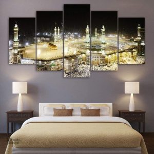 Art mural Al-Harâm illuminé pour ambiance chaleureuse