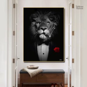 Tableau décoratif représentant un lion habillé avec sophistication