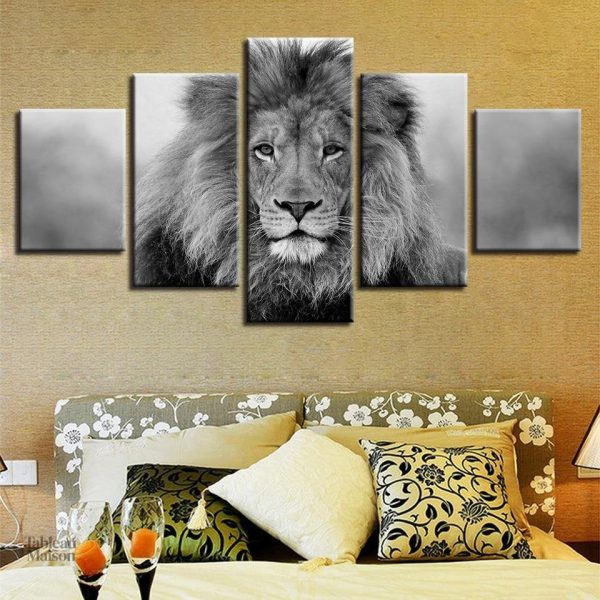 Tableau monochrome représentant un lion majestueux