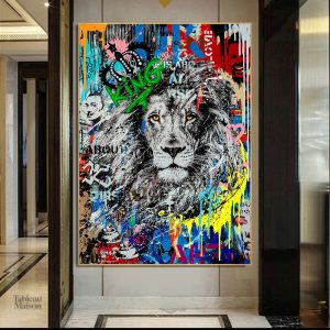 Art mural représentant un lion dans un style urbain