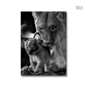 Représentation d'une lionne avec son lionceau sur toile