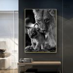 Art mural illustrant la tendresse entre lionne et lionceau