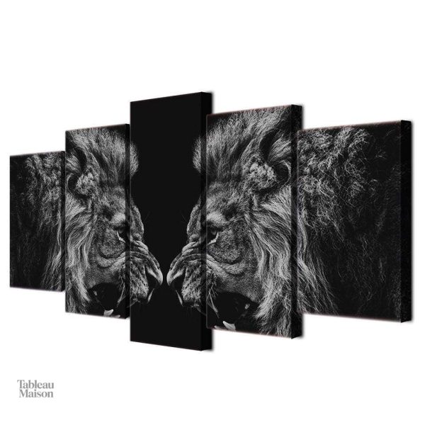 Illustration de lions en tête-à-tête, style artistique unique