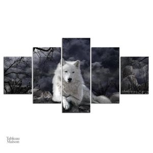 Illustration d'un loup blanc, symbole de la nature sauvage