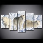 Illustration de loups blancs, ambiance sauvage et naturelle