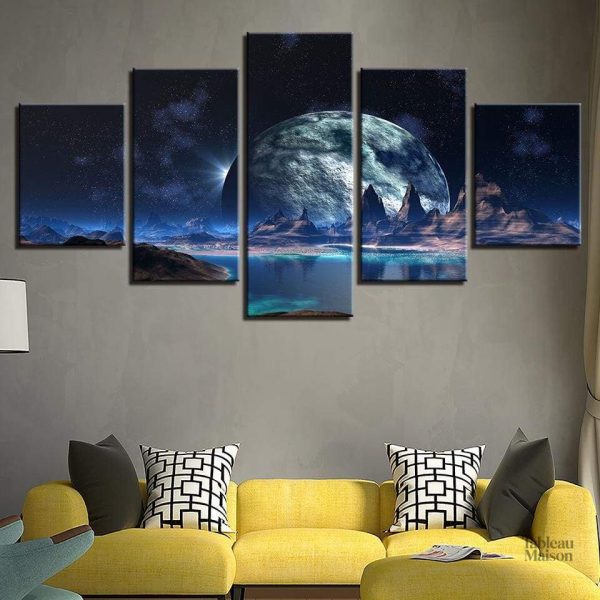 Art mural représentant une lune sur un lac paisible