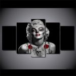 Œuvre d'art représentant Marilyn Monroe avec des tatouages