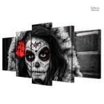 Tableau contemporain représentant un masque floral élégant