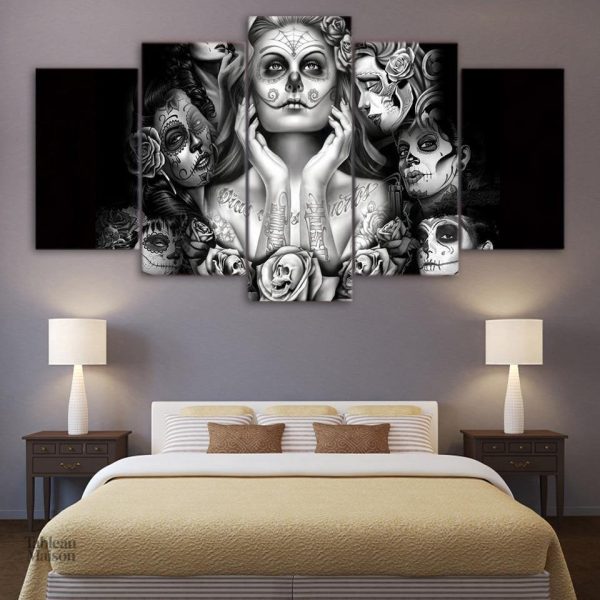 Tableau artistique représentant des masques sinistres