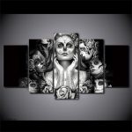 Tableau captivant avec motifs de masques mystérieux