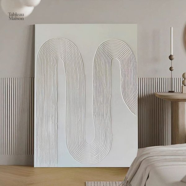 Décoration murale blanche au design ondulé