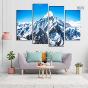 Art mural représentant une scène de montagne hivernale