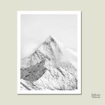 Décor mural minimaliste avec un paysage de montagne