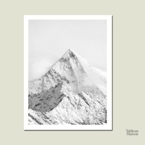 Décor mural minimaliste avec un paysage de montagne